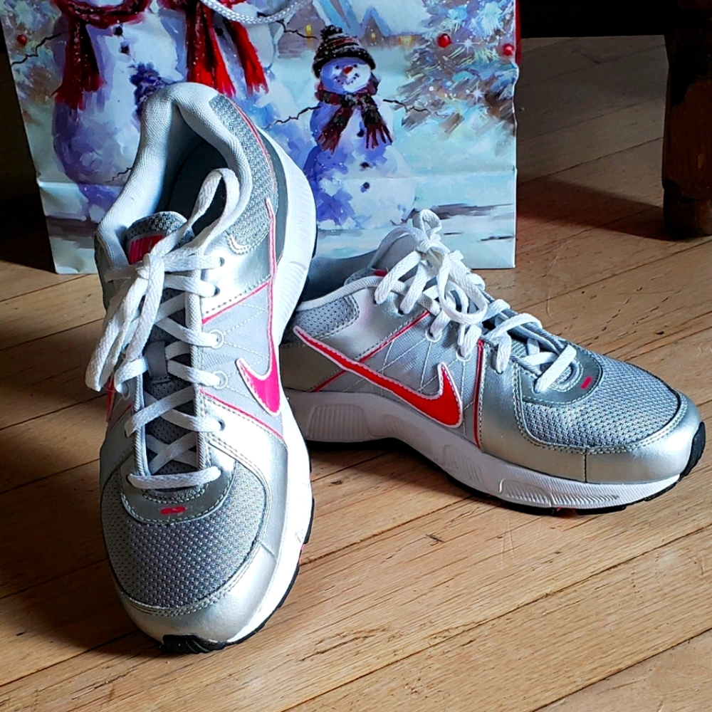 NWOB Nike T-Run 5 Metallic Silver w/ Pink Shoes